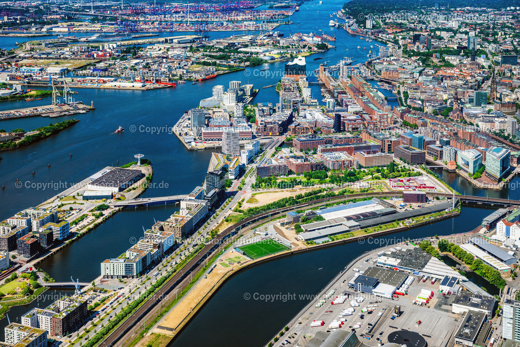 Hamburg_Oberhafen_Baakenhafen_Hafencity_ELS_0485200625 | HAMBURG 16.06.2025 Stadtansicht des Innenstadtbereiches der Hafencity am Ufer der Elbe an der Oberhafentunnel, Versmannstraße in Hamburg, Deutschland. Weiterführende Informationen bei: HafenCity Hamburg GmbH. // City view on down town der Hafencity on Ufer of Elbe on street Oberhafentunnel, Versmannstrasse in Hamburg, Germany. Further information at: HafenCity Hamburg GmbH. Foto: Martin Elsen