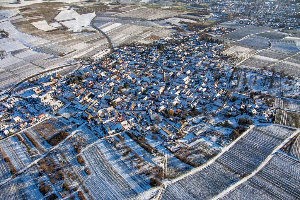 im Winter bei Schnee von Nordwesten | Luftbild: im Winter bei Schnee von Nordwesten im Ortsteil Schweigen in Schweigen-Rechtenbach im Bundesland Rheinland-Pfalz in Deutschland. Foto: IMG_139714.jpg vom 16.01.2024 durch ©2025 Werner Riehm fly-foto.de/copyright - Realisiert mit Pictrs.com
