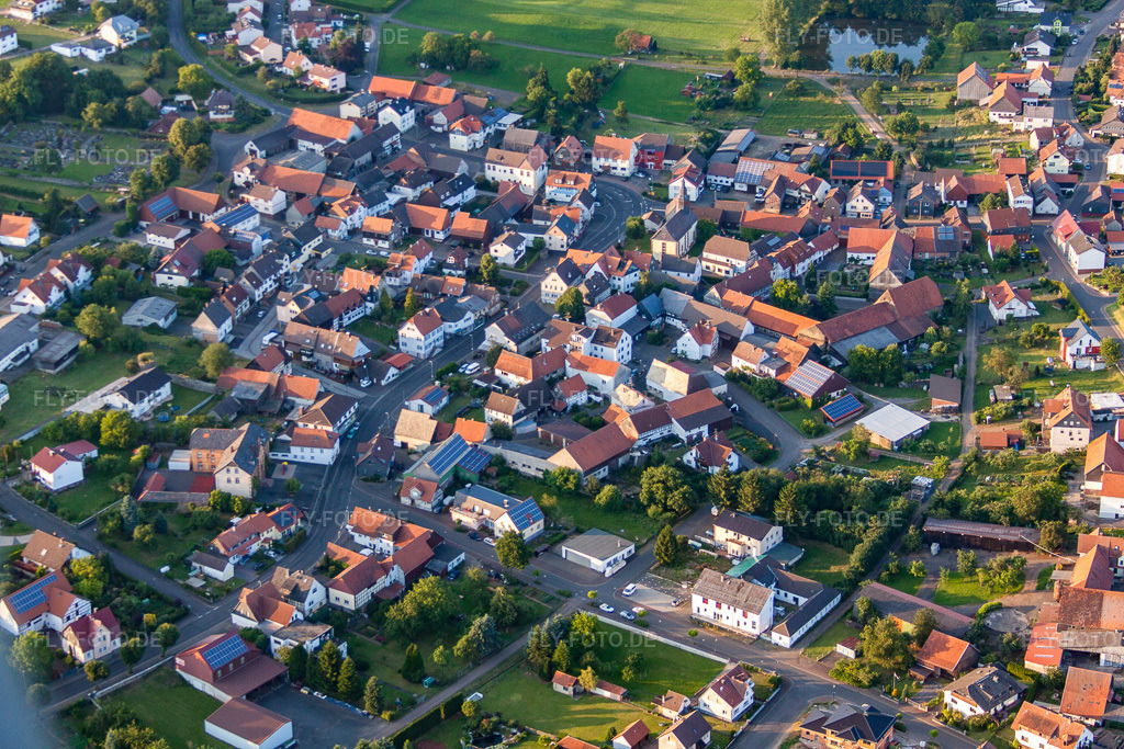 Luftbild: Ortsansicht von Südwesten im Ortsteil Wenings in Gedern im Bundesland Hessen in Deutschland. Foto: IMG_68651.jpg vom 21.06.2014 durch Werner Riehm/FLY-FOTO.de