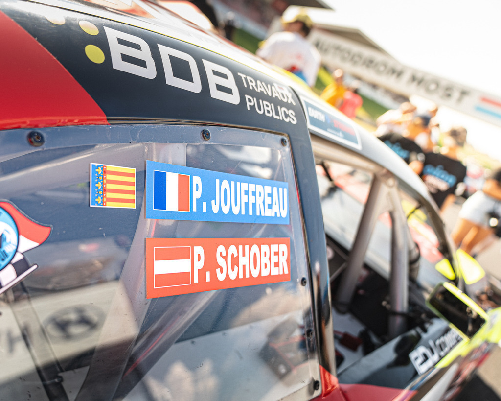 _DSC8180 | Exklusive Motorsport-Fotografie aus Leipzig von TXO Media – für Rennfahrer, Teams & Sponsoren. Sausemuth liefert starke Bilder, die Emotion zeigen. Jetzt buchen & glänzen! - Realisiert mit Pictrs.com