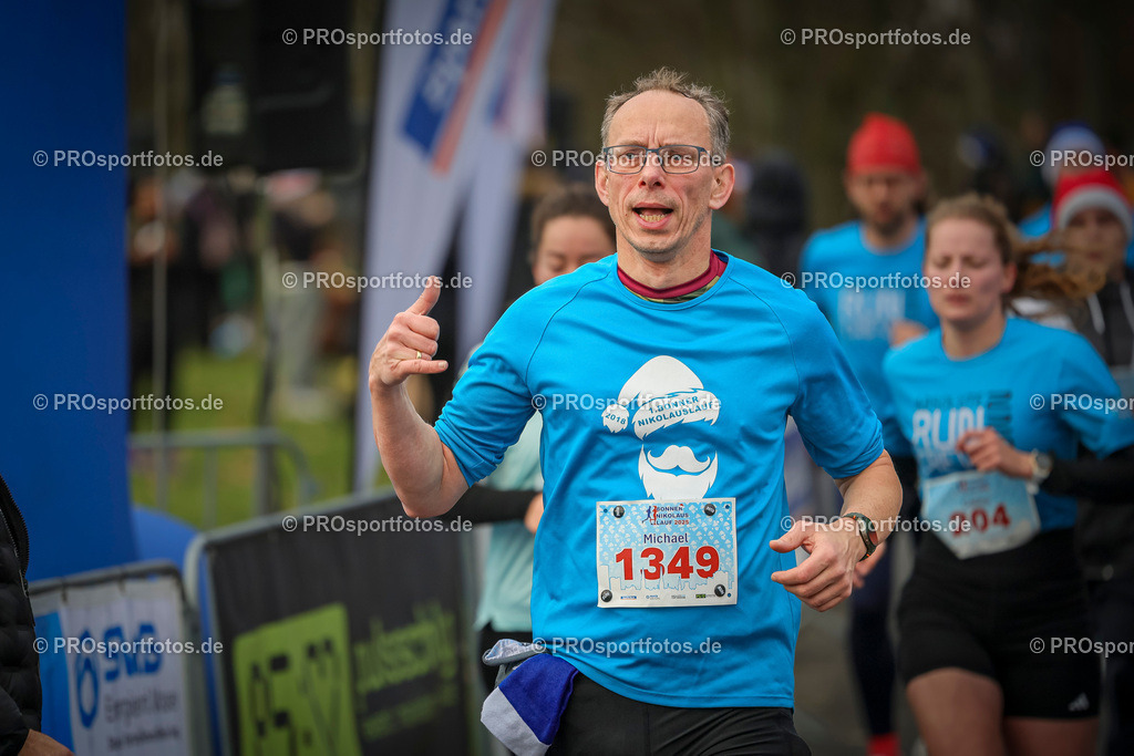6. Bonner Nikolauslauf; Bonn, 14.12.2025 | Impressionen vom 6. Bonner Nikolauslauf am 14.12.2025 in Bonn (Nordrhein-Westfalen). 