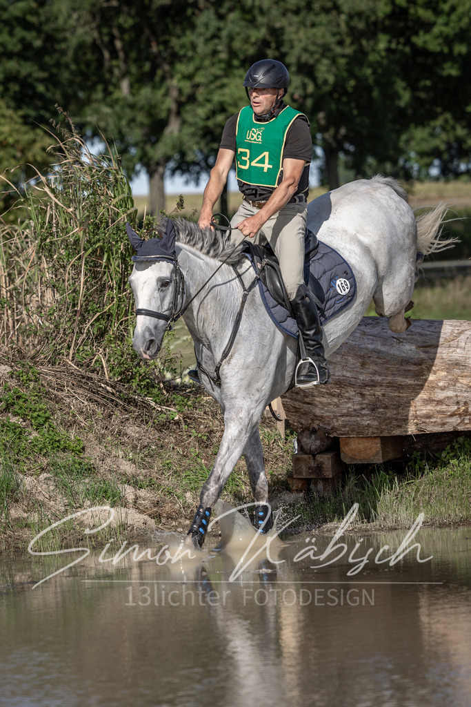 20250907-_3LI3531 | Tierfotografie Pferde, Hunde, Katzen, Haustiere.
Turnierfotografie Reitturniere, Reiten, Springreiten, Dressur in Hanau, dem Main-Kinzig-Kreis und dem Rhein-Main- Gebiet um Frankfurt