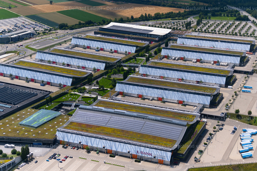 4046347 | LEINFELDEN-ECHTERDINGEN 19.07.2021 Ausstellungsgelände und Messehallen der Messe in Stuttgart im Bundesland Baden-Württemberg, Deutschland. Weiterführende Informationen bei: Donges SteelTec GmbH,  Haslinger Stahlbau GmbH,  Landesmesse Stuttgart GmbH,  Mayr|Ludescher|Partner Beratende Ingenieure PartGmbB,  PERR Stahlbau Betriebs GmbH,  Stahlbau Behrens GmbH &amp; Co. KG,  wulf architekten gmbh. // exhibition grounds and exhibition halls of the Messe in Stuttgart in the state Baden-Wurttemberg, Germany. Further information at: Donges SteelTec GmbH,  Haslinger Stahlbau GmbH,  Landesmesse Stuttgart GmbH,  Mayr|Ludescher|Partner Beratende Ingenieure PartGmbB,  PERR Stahlbau Betriebs GmbH,  Stahlbau Behrens GmbH &amp; Co. KG,  wulf architekten gmbh. Foto: Gerhard Launer