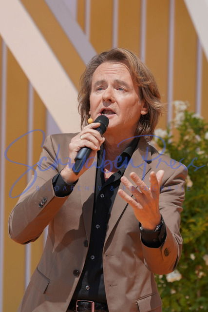 100722Ho5555 | Uwe Busse - Immer wieder sonntags - Staffel 5
Volles Haus bei der ARD Live Unterhaltungsshow Immer wieder sonntags ( IWS ).

Deutschland, Rust, Europapark, 10.07.2022