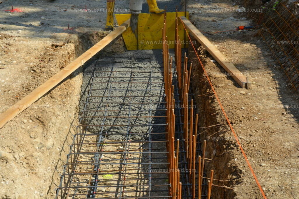 bib-lg04-betonarbeiten-0016 | Nach LV-Leistungsgruppen sortierte Detailfotos über den Bau eines Hauses. Alle Hausbau-Bilder direkt vom Urheber und Autor der Website Haus-Selber-Bauen.com
