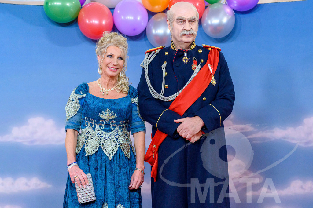 _DWA1628 | Ministerpräsident Markus Söder als Otto von Bismarck mit Frau Karin Baumüller-Söder bei der TV-Sendung Fastnacht in Franken 2024. Veitshöchheim, 02.02.2024 Bayern Deutschland - Realisiert mit Pictrs.com