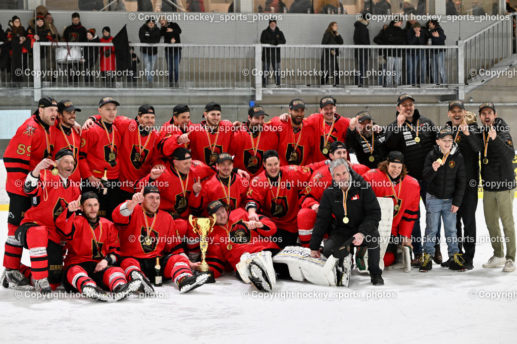 Lendhafen Seelöwen vs. Spartans Althofen | Meisterfoto Spartans Althofen 2024/25, Siegerehrung, Meisterfeier, Lendhafen Seelöwen vs. Spartans Althofen, Lendhafen Seelöwen vs. Spartans Althofen am 14.02.2025 in Ferlach (HTC Eishalle Ferlach), Austria, (Photo by Bernd Stefan)
