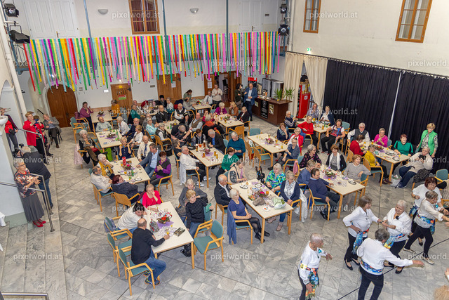 Ball der älteren Generation | Bildershop von pixelworld.at - Realisiert mit Pictrs.com