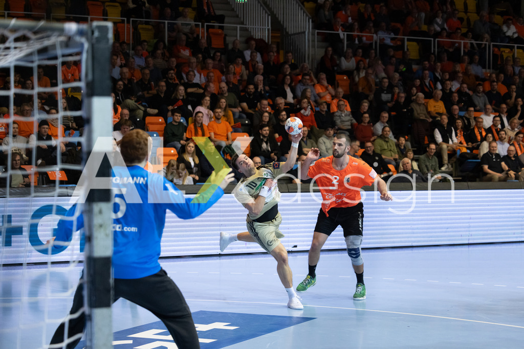 Handball I Herren I Saison 2025-2026 I EHF EUROPEAN LEAGUE 2025/26 | Men I Main Round I 2. Spieltag I Kadetten Schaffhausen - TSV Hannover-Burgdorf I 24.02.2026 | 10 Renars Uscins (DE) (TSV Hannover-Burgdorf) – Rückraum rechts - Realisiert mit Pictrs.com