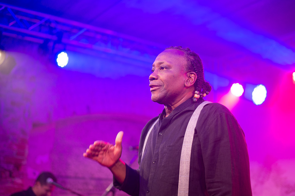 Tango meets Cuba | Tango meets Cuba mit den Klazz Brothers & Cuba Percussion im Forte Belvedere Leisnig zum Festival Hallo Leisnig 2022. - Realisiert mit Pictrs.com