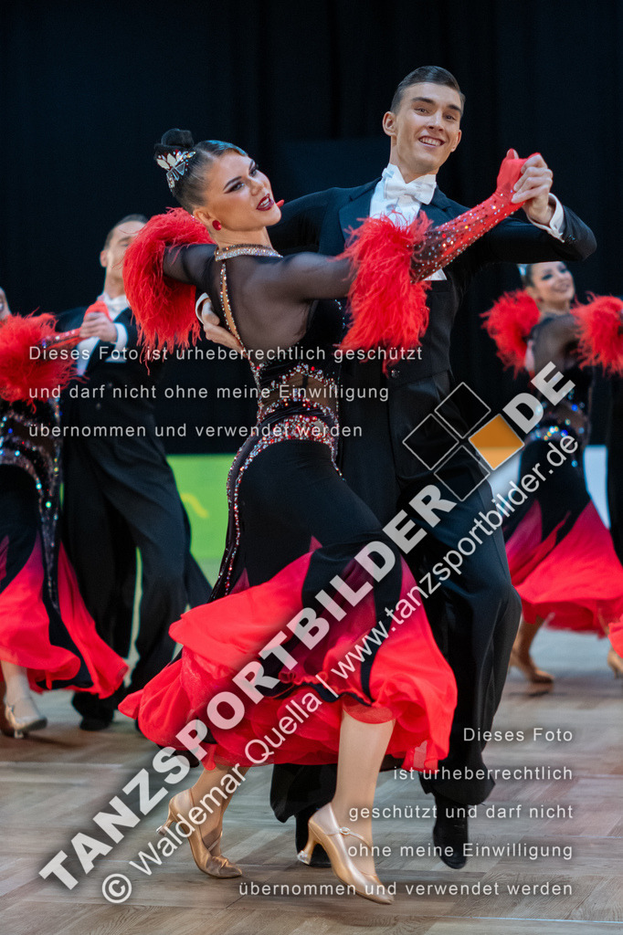 20250118-11821 | Hier finden Sie Tanz Bilder vom Latein und Standard Formationen tanzen. Sportbilder vom Tanzsport. Schöne Fotos und von Weltmeisterschaft, Europameisterschaft, Bundesliga, Regionalliga, Oberliga und Landesliga sowie von GOC Stuttgart, DanceComp, WM Bremen