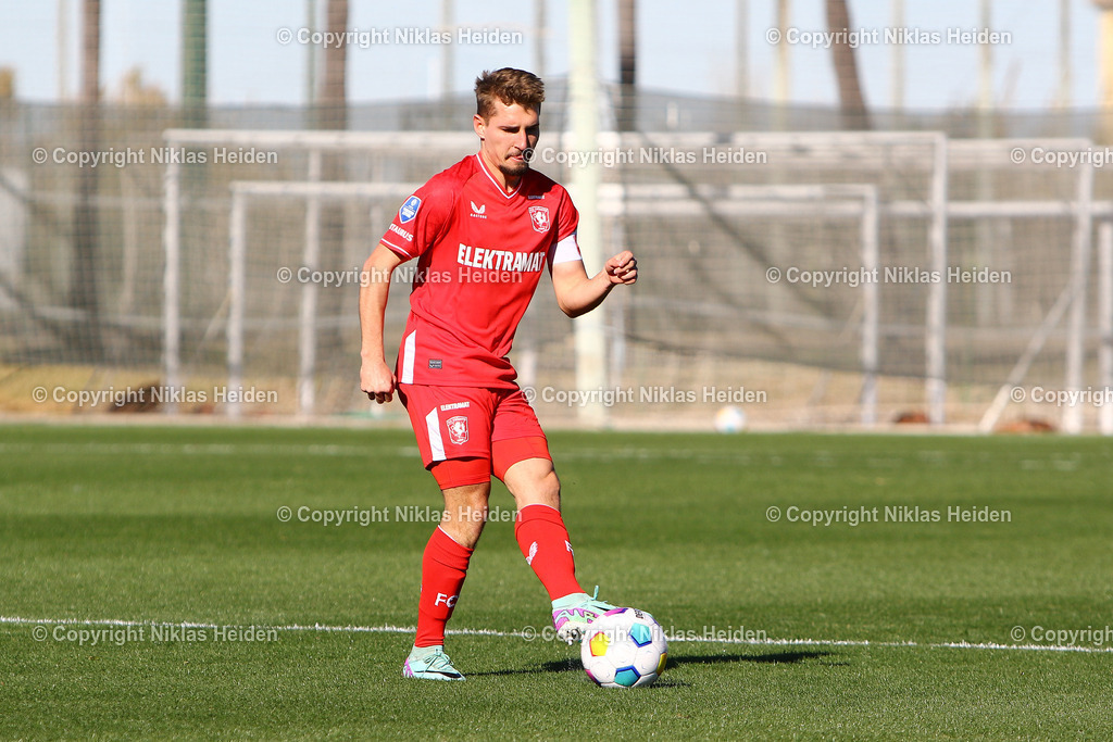 NH_TwenteEnschede_VfLOsnabrück_Testspiel_08012024 | #23 Michael Sadilek (Twente Enschede)

Testspiel I Trainingslager Spanien I 08.01.2024