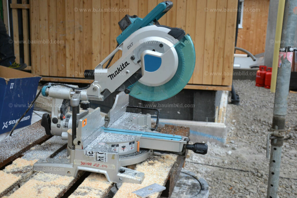 bib-lg24-metallbau-0005 | Nach LV-Leistungsgruppen sortierte Detailfotos über den Bau eines Hauses. Alle Hausbau-Bilder direkt vom Urheber und Autor der Website Haus-Selber-Bauen.com