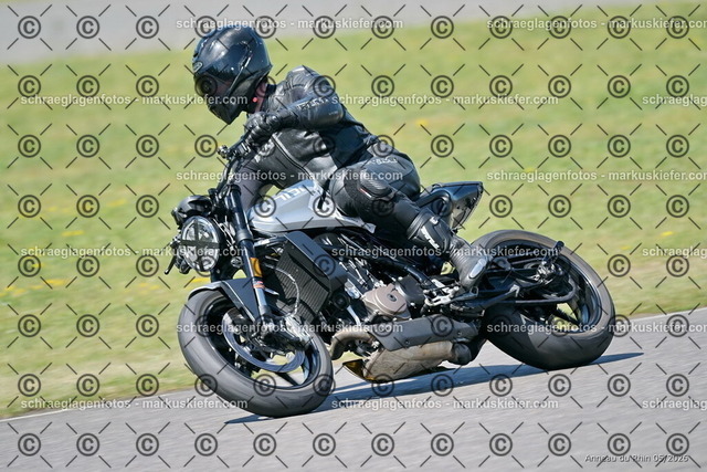 26BT01-1750 | 701 - Realisiert mit Pictrs.com