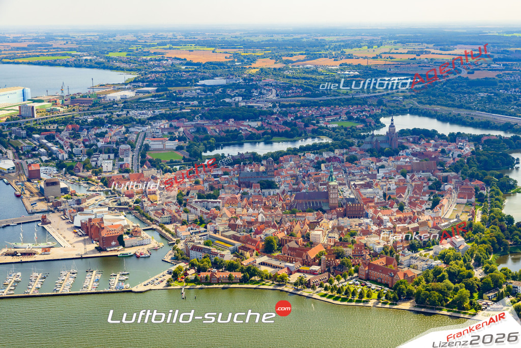 Altstadt Seestrasse Stralsund Bild- Das Luftbild wurde 2025 vom UL-Flugzeug heraus erstellt ( keine Drohne bzw. Drohnenaufnahme ) - Hochauflösende Luftaufnahme -Nicht vergleichbar mit Google Maps oder Satelittenbilder- Die Geschenkidee !Mit Lizenz und Bildrechte bestellbar - CC