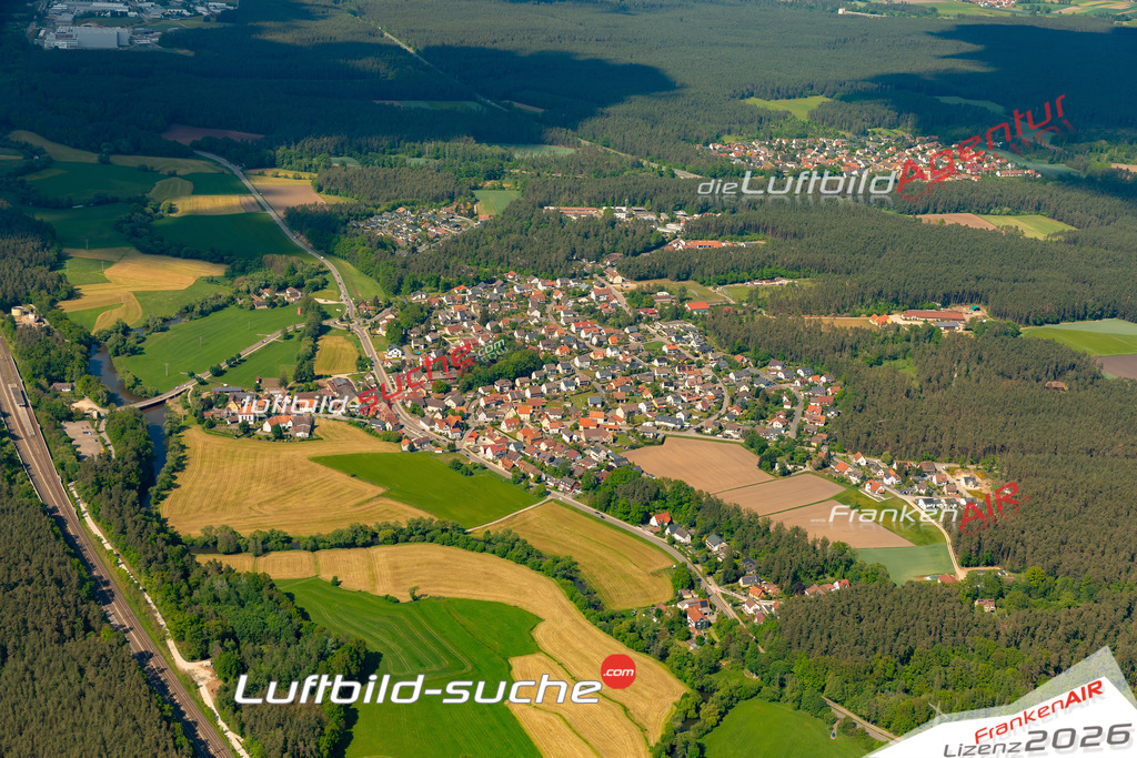 Das Luftbild zeigt : Pfaffenhofen Roth - Die Luftaufnahme wurde 2024 vom UL-Flugzeug aus erstellt ( keine Drohne ) - Hochauflösende Luftaufnahme - Für grossformatige Ausdrucke geeignet. Die Geschenkidee !Mit Lizenz und Bildrechte bestellbar