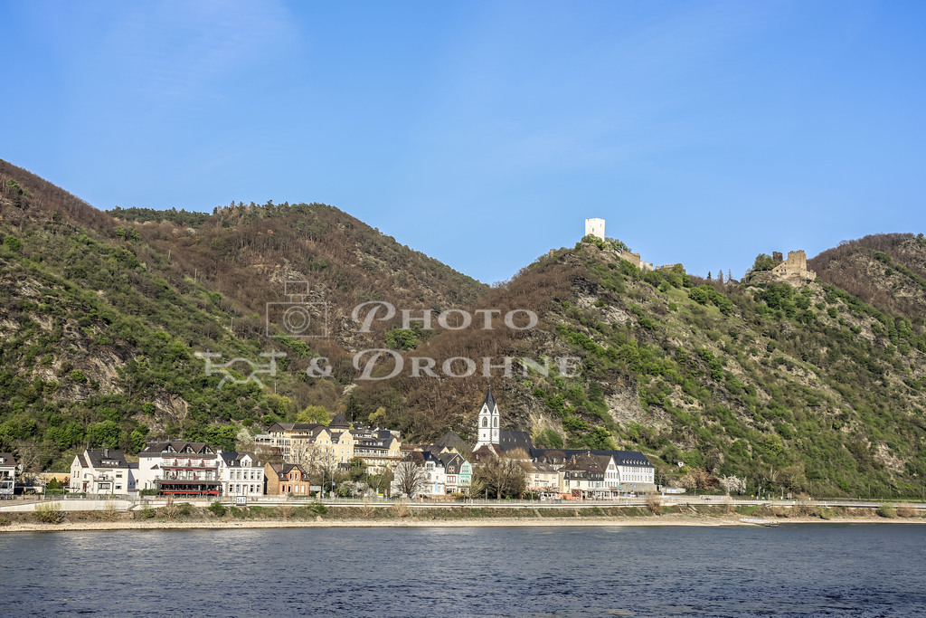 Oberwesel-7798 | Wallfahrtsort Kamp Bornhofen mit den Burgen Sterrenberg und Liebenstein, den feindlichen Brüdern. - Realisiert mit Pictrs.com