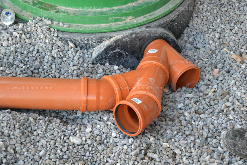 bib-lg03-abwasserkanal-0115 | Nach LV-Leistungsgruppen sortierte Detailfotos über den Bau eines Hauses. Alle Hausbau-Bilder direkt vom Urheber und Autor der Website Haus-Selber-Bauen.com