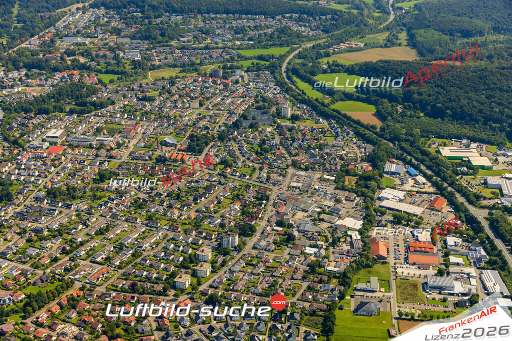 Luftbild der Stadt Bad Driburg - Die Luftaufnahme wurde 2025 vom UL-Flugzeug heraus erstellt ( keine Drohne ) - Hochauflösende Luftaufnahme - für professionelle Ausdrucke geeignet. Die Geschenkidee !Hier alle&nbsp;Infos zur Lizenzierung der LuftaufnahmeWir fliegen auch dieses Jahr wieder in Ihre Region um Luftbilder zu erstellen.- Luftbild anfragen