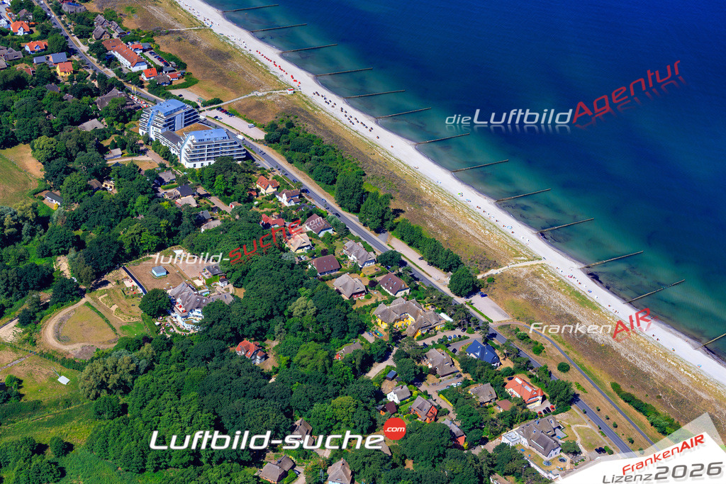 Die Luftbildaufnahme Ostseebad - Ahrenshoop wurde 2018 mittels Flugzeug (keine Drohne) erstellt. Perfekte Schärfe und Druck- Auflösung- Garantiert!