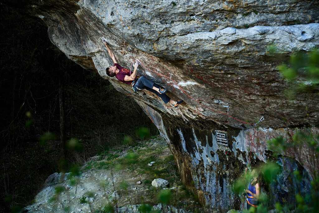 CS-180419-0485-1 | Jonas Winkler projektiert Raise the Roof (10+) an der Klinge im Frankenjura
