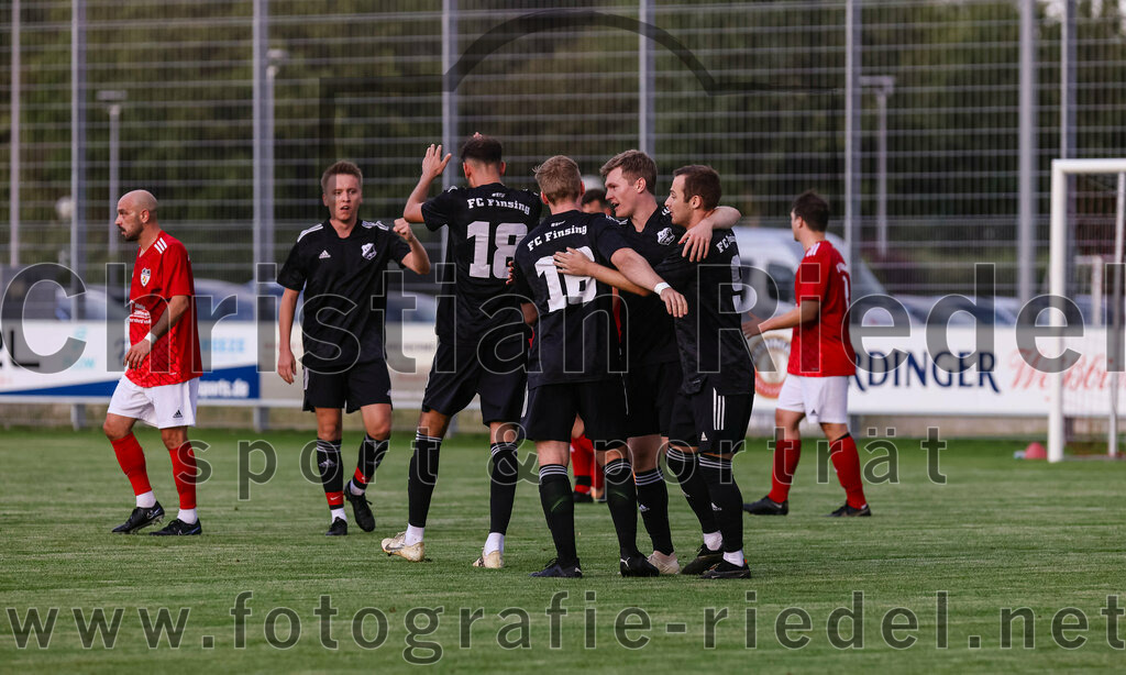 2023-08-25_063_FC_Finsing_gegen_FC_Lengdorf | Finsing, Deutschland, 25.08.2023:
Fußball, Kreisliga 2023 / 2024, 6. Spieltag, FC Finsing gegen FC Lengdorf, Endergebnis: 5:0

Jubel nach dem 1:0 durch Marco Simml (FC Finsing, #19)

Foto: Christian Riedel / fotografie-riedel.net