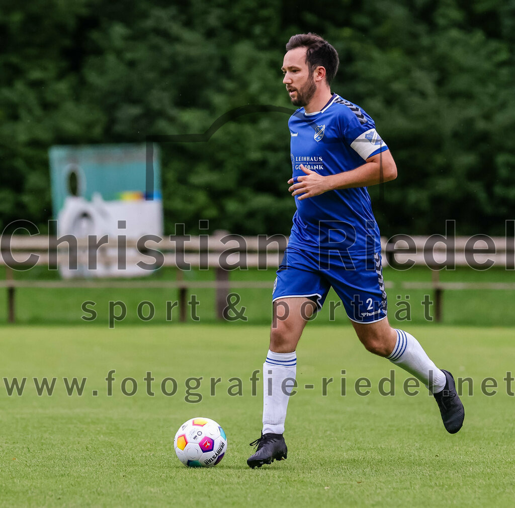 2023-08-04_029_FC_Forstern_gegen_FC_Langengeisling_II | Forstern, Deutschland, 04.08.2023:
Fußball, Kreisklasse 2023 / 2024, 1. Spieltag, FC Forstern gegen FC Langengeisling II, Endergebnis: 2:1

Christopher Scherm (FC Langengeisling, #2)

Foto: Christian Riedel / fotografie-riedel.net