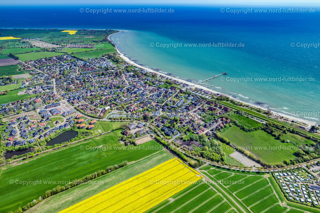 Kellenhusen_ELS_5469010524 | KELLENHUSEN 01.05.2024 Ortsansicht an der Meeres-Küste der Ostsee in Kellenhusen im Bundesland Schleswig-Holstein. Weiterführende Informationen bei: Ostseebad Kellenhusen. // Townscape on the seacoast of Baltic Sea in Kellenhusen in the state Schleswig-Holstein. Further information at: Ostseebad Kellenhusen. Foto: Martin Elsen