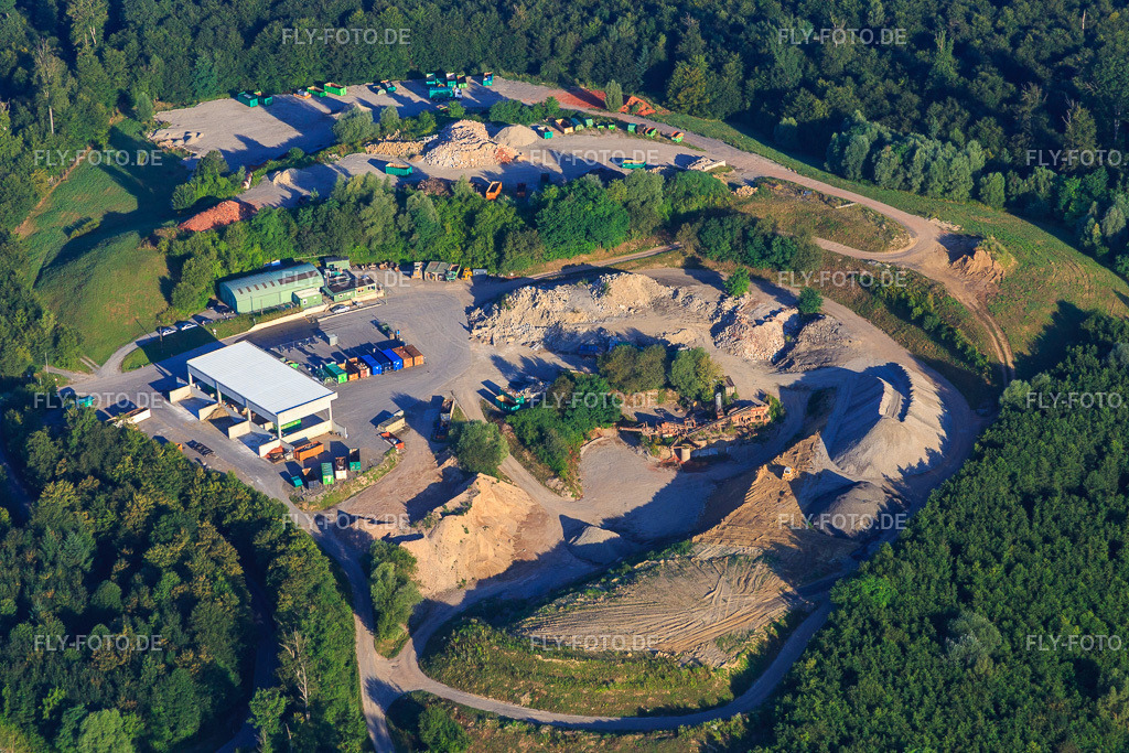 EBRD Deponie Bretten http://www.ebrd.de/ | Luftbild: EBRD Deponie Bretten http://www.ebrd.de/ im Ortsteil Sprantal in Bretten im Bundesland Baden-Württemberg in Deutschland. Foto: IMG_092282.jpg vom 01.08.2016 durch Werner Riehm/FLY-FOTO.de - Realisiert mit Pictrs.com