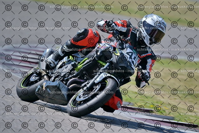 26BT02-1029 | markuskiefer.com - Realisiert mit Pictrs.com
