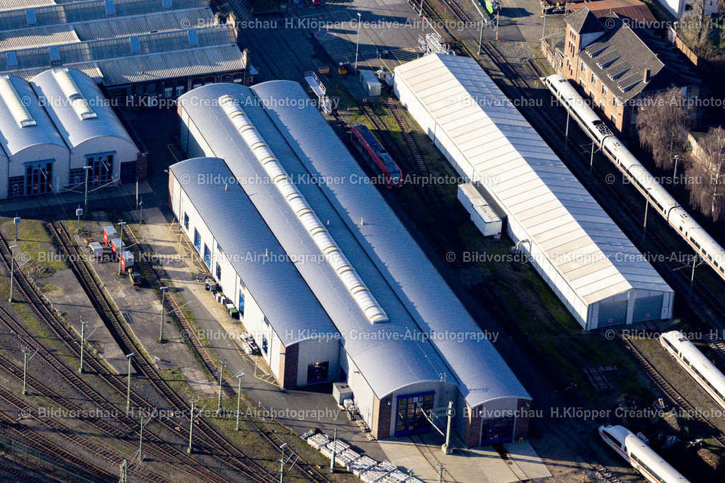 Luftbilder Krefeld-9067 | Luftbildfotografie Instandhaltungswerkstatt, Bahnbetriebswerk und Ausbesserungswerk für die Wartung und Instandhaltung von Zug- Waggons der ICE Züge an der Breitenbachstraße in Krefeld im Bundesland Nordrhein-Westfalen, Deutschland. - Realisiert mit Pictrs.com