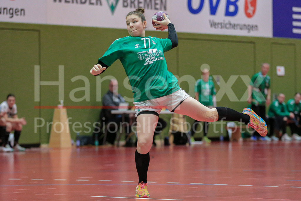 Handball, 2. Bundesliga Frauen, SV Werder Bremen - HL Buchholz 08-Rosengarten | v.li.: Elaine Rode (SV Werder Bremen, 77) beim Siebenmeter, 7m, Spielszene, Aktion, Action