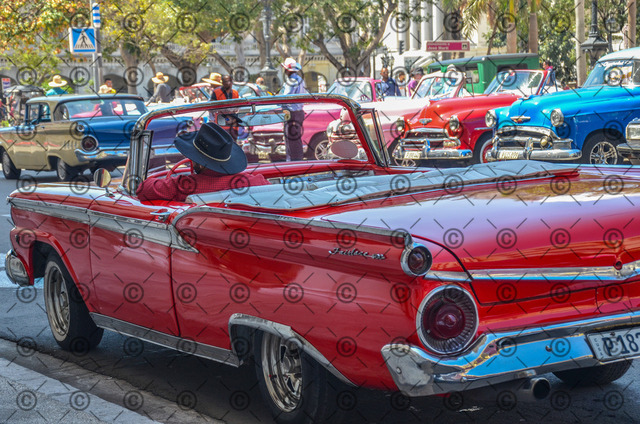 RGE_9317r | Amerikanischer Oldtimer in Havanna.   Fotograf: Ralf Gebhardt - Realisiert mit Pictrs.com