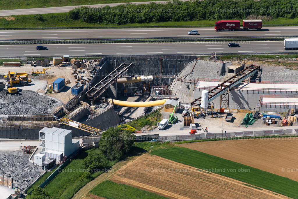 4045625 | STUTTGART 31.05.2021 Baustelle mit Tunnelführungsarbeiten für die Streckenführung und den Verlauf " Flughafentunnel " parallel zum Verlauf der Autobahn BAB A8 im Ortsteil Plieningen in Stuttgart im Bundesland Baden-Württemberg, Deutschland. Weiterführende Informationen bei: GBI Gackstatter Beratende Ingenieure GmbH,  Max Bögl Bauservice GmbH &amp; Co. KG,  Vössing Ingenieurgesellschaft mbH. // Construction site with tunneling work for the route and the "airport tunnel" course parallel to the course of the A8 motorway in the Plieningen district of Stuttgart in the state Baden-Wuerttemberg, Germany. Further information at: GBI Gackstatter Beratende Ingenieure GmbH,  Max Boegl Bauservice GmbH &amp; Co. KG,  Voessing Ingenieurgesellschaft mbH. Foto: Gerhard Launer
