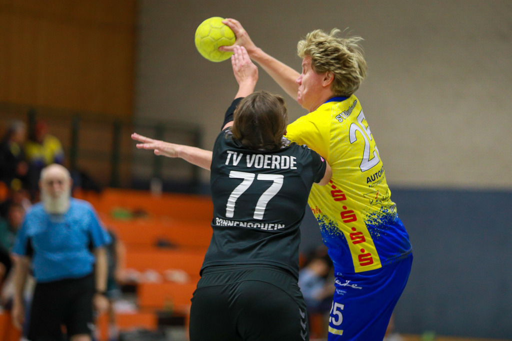 SVN_TvVoerde_021124_032 | Bildergalerie von Sport-Ereignissen aber auch von weiteren spannenden Dingen - nicht nur vom Niederrhein. In Anlehnung an den bekannten Spruch von Hanns Dieter Hüsch heißt das Motto: "Niederrhein ist überall".  - Realisiert mit Pictrs.com