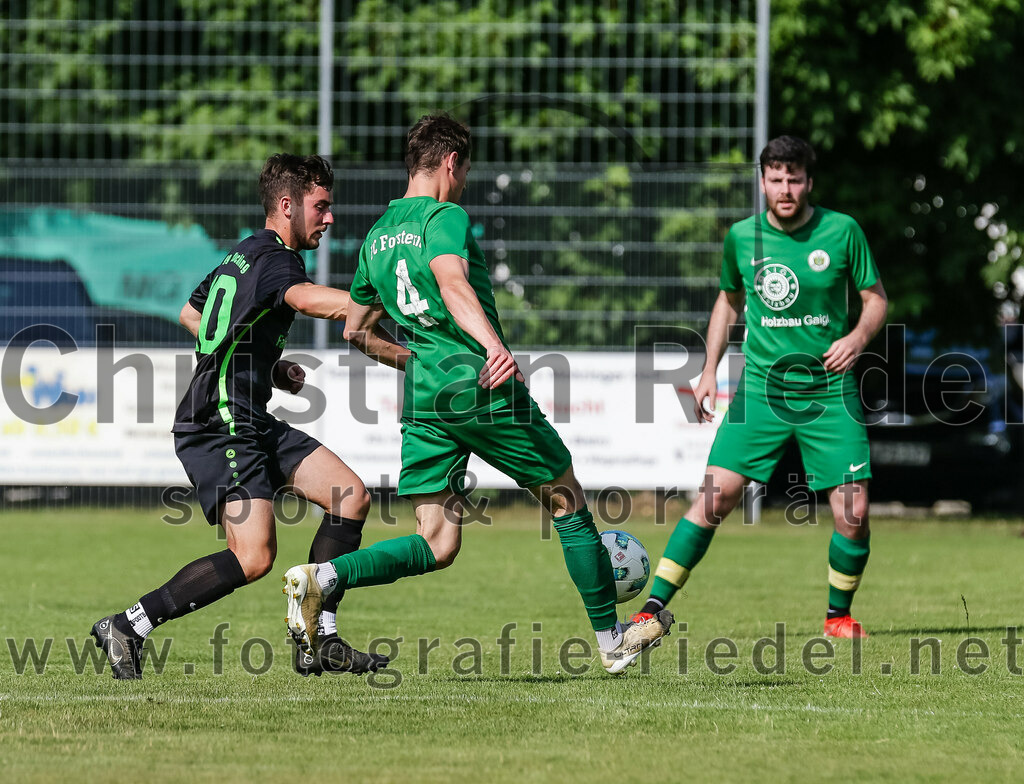 2023-07-09_045_FC_Forstern_gegen_SpVgg_Neuching | Forstern, Deutschland, 09.07.2023:
Fußball, Kreisklasse 2023 / 2024, Testspiel, FC Forstern gegen SpVgg Neuching, Endergebnis: 2:4

Louis Schmid (SpVgg Neuching, #10), Bastian Keilhacker (FC Forstern, #4), Thomas Schmid (FC Forstern, #3)

Foto: Christian Riedel / fotografie-riedel.net