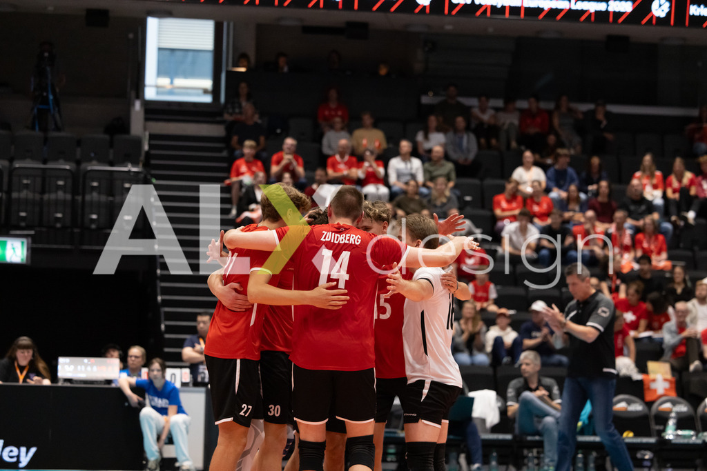 Luxembourg v Switzerland - CEV European League Men | KRIENS, SWITZERLAND - JUNE 12: Team of Luxembourg during the CEV European League match between Luxembourg and Switzerland at Pilatus Arena on June 12, 2026 in Kriens, Switzerland. - Realisiert mit Pictrs.com