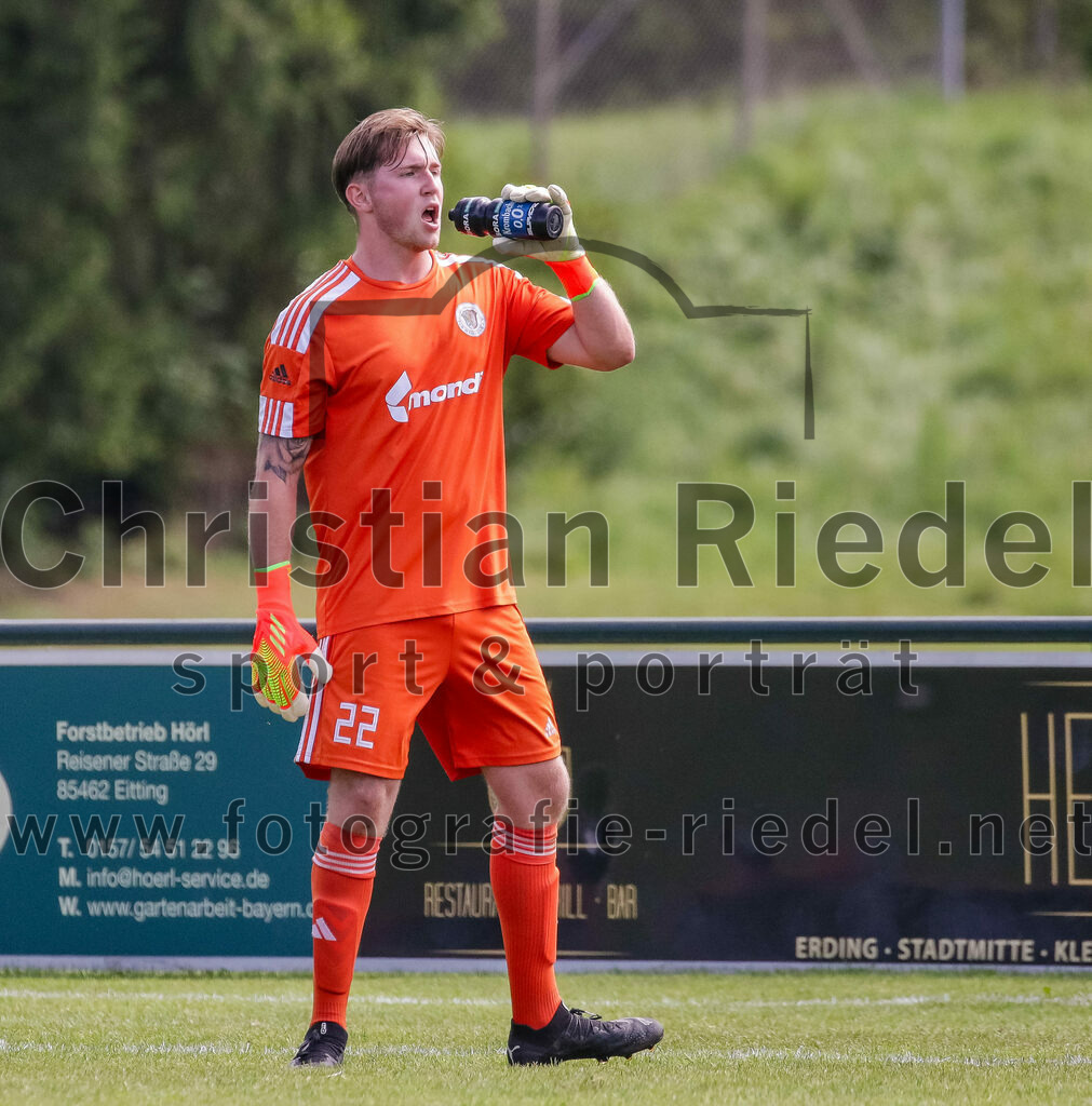 2023-08-26_058_FC_Langengeisling_gegen_TuS_Raubling | Erding, Deutschland, 26.08.2023:
Fußball, Bezirksliga Oberbayern Ost 2023 / 2024, 6. Spieltag, FC Langengeisling gegen TuS Raubling, Endergebnis: 2:0

Torwart Alexander Kuile (TuS Raubling, #22)

Foto: Christian Riedel / fotografie-riedel.net