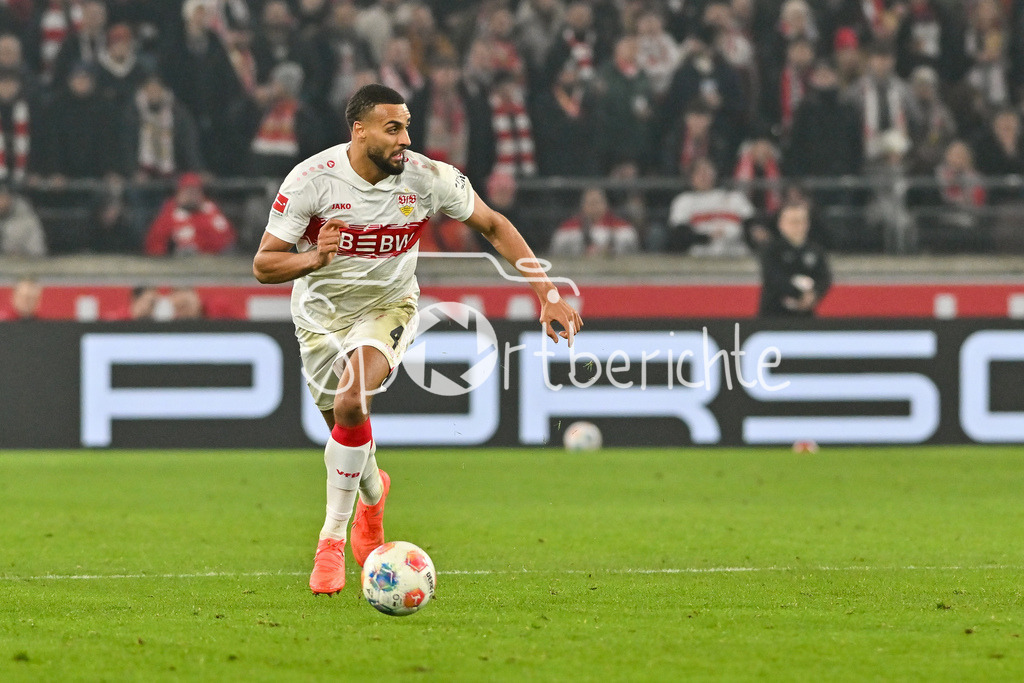 VfB Stuttgart - SG Eintracht Frankfurt | STUTTGART, GERMANY - 13. JANUARY: am Ball Josha VAGNOMAN (VfB Stuttgart 4) / Einzelfoto / Freisteller während dem Bundesligamatch zwischen dem VfB Stuttgart und der SG Eintracht Frankfurt am 17. Spieltag in der MHP-Arena / DFL REGULATIONS PROHIBIT ANY USE OF PHOTOGRAPHS AS IMAGE SEQUENCES AND/OR QUASI-VIDEO