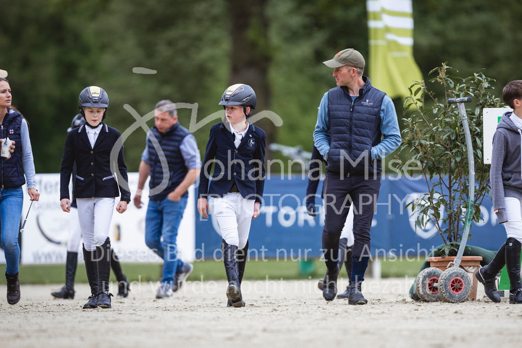 240504_PonyTrophy-107 | Deine schönsten Turniermomente als professionelle Fotos! Entdecke hochwertige Pferdesport-Fotografie im Online-Shop. Jetzt Fotos finden & bestellen!