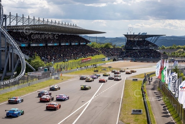 24hNbr22_052816002109059LDN_LDN | Motorsport-Fotografie: DTM, 24h Nürburgring und GT-Action in hochauflösenden Bildern. Entdecke packende Rennmomente & Impressionen direkt aus der Boxengasse. - Realisiert mit Pictrs.com