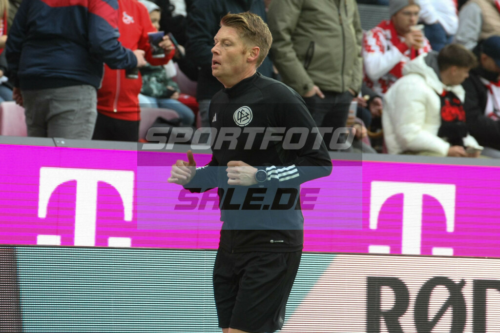 1. FC Köln - FC Augsburg | Christian Dingert - © Sportfoto-Sale (MK) - Realisiert mit Pictrs.com