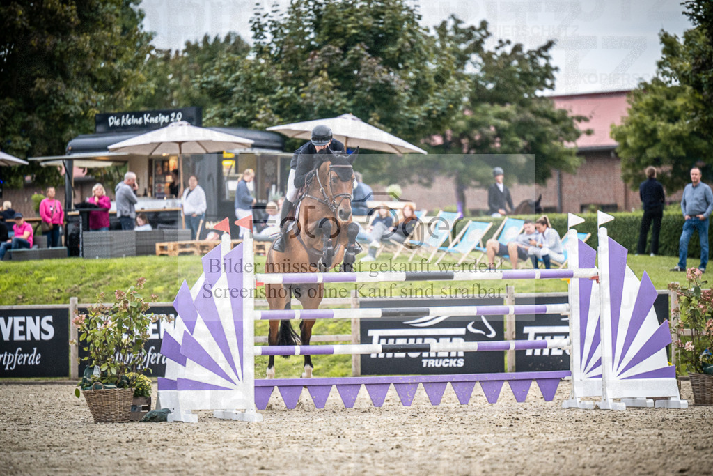 DOS_8857 | Entdecke hochwertige Reitturnierfotos von Foto Oger. Professionell, emotional und authentisch – jetzt Lieblingsmomente im Shop bestellen.Deutschlandweite Turnierfotografie. - Realisiert mit Pictrs.com