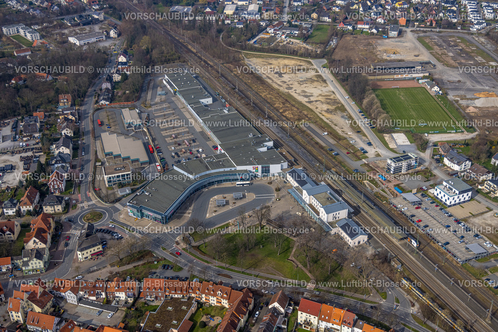 Soest240307464 | Luftbild, Bahnhof Soest Hbf, Bahnhofsgebäude und Vorplatz, ZOB Busbahnhof, Einkaufszentrum, Soest, Soester Börde, Nordrhein-Westfalen, Deutschland