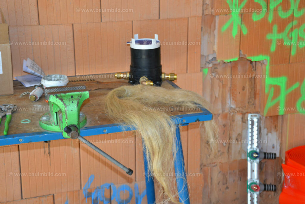 bib-lg15-sanitaer-0010 | Nach LV-Leistungsgruppen sortierte Detailfotos über den Bau eines Hauses. Alle Hausbau-Bilder direkt vom Urheber und Autor der Website Haus-Selber-Bauen.com