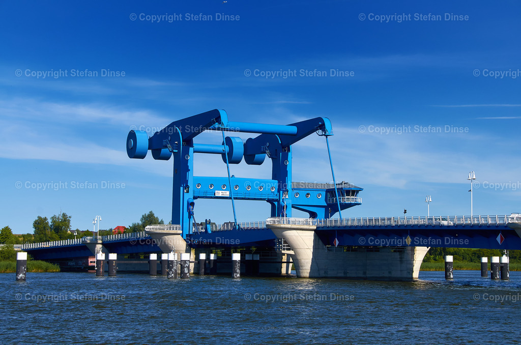 _DSC5321 | Findlinge im Eis, Zeesenboote bei der Traditionsregatta, eine Seebrücke im Sonnenaufgang - mit den Bildern aus dieser Galerie erhalten Sie wunderschöne Aufnahmen über das ganze Jahr. Ein tolles Produkt zum Verschenken, Werben oder zum Träumen vom nächsten - Realisiert mit Pictrs.com