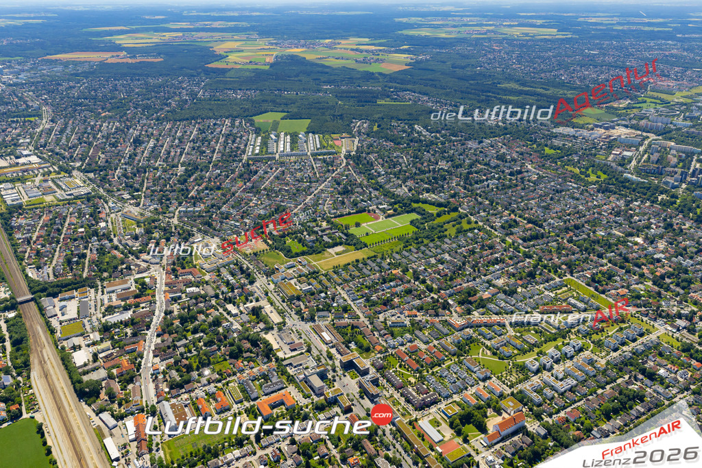 Aktuelles Luftbild von Gartenstadt Trudering München - Die Luftaufnahme wurde 2022 mittels UL-Flugzeug erstellt ( keine Drohne ) - hochauflösende Kamera-Systeme von  Canon -Beste Qualität - Für grossformatige Ausdrucke geeignet. Die Geschenkidee !