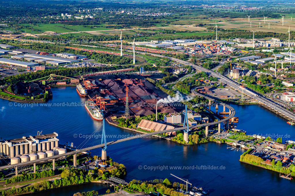 Hamburg_Waltershof_Hansaport_Schüttgüter_Köhlbrandbruecke_ELS_9574270425 | HAMBURG 27.04.2025 Fluß - Brückenbauwerk einer Schrägseilbrücke " Köhlbrandbrücke " über dem Rugenberger Hafen im Ortsteil Steinwerder in Hamburg, Deutschland. Weiterführende Informationen bei: Freie und Hansestadt Hamburg Landesbetrieb Straßen, Brücken und Gewässer,  HPA Hamburg Port Authority,  Ingenieurbüro GRASSL GmbH. // River - bridge construction Koehlbrandbruecke on Koehlbrandbrueckenlauf over the port Rugenberger Hafen in the district Steinwerder in Hamburg, Germany. Further information at: Freie und Hansestadt Hamburg Landesbetrieb Strassen, Bruecken und Gewaesser,  HPA Hamburg Port Authority,  Ingenieurbuero GRASSL GmbH. Foto: Martin Elsen