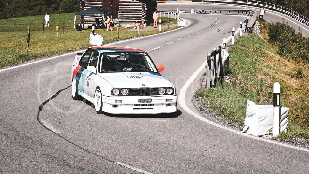 19. Arosa ClassicCar 2023 - 1. September 2023 | 19. Arosa ClassicCar 2023
Arosa, Schweiz
Renk Andreas aus Oberwil-Lieli mit der Startnummer 306 in einem BMW E30, Jahrgang 1988, in der Klasse Sport Trophy.
@arosaclassiccar, @arosa.official, #arosaclassiccar, #arosa, #76curves, #classiccar
Bild: Sportfotografie Markus Aeschimann | www.markus-aeschimann.ch - Realisiert mit Pictrs.com