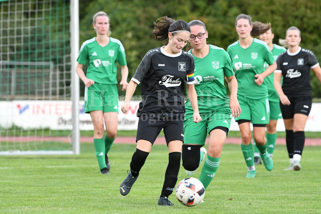 SpVgg GW Damen : SC Aufhausen | Doppel-Torschützin Eva Hofmaier  (SpVgg GW Damen) - Realisiert mit Pictrs.com